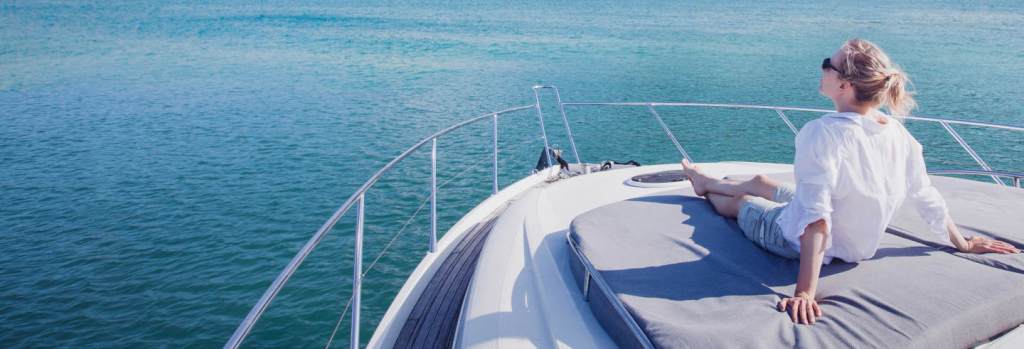Recorre la costa de Almería en barco